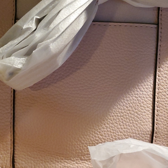 Michael kors  HP briley blush messanger sold out boxed - Picture 7 of 10